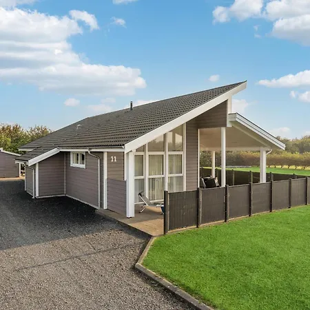 Holiday home Cozy In Hemmet With Kitchen