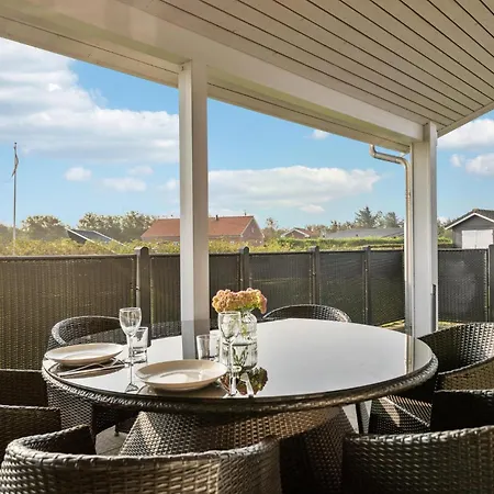 Beach Front Home In Hemmet With Wifi *