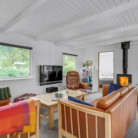 Three-bedroom In Hemmet Hemmet