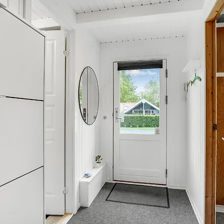 Beach Front Home In Hemmet With Wifi 펜션 *