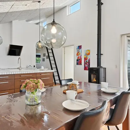 Beach Front Home In Hemmet With Wifi *