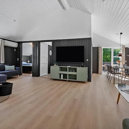 Beach Front Home In Hemmet With Wifi *