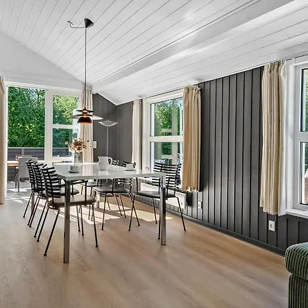Beach Front Home In Hemmet With Wifi 펜션