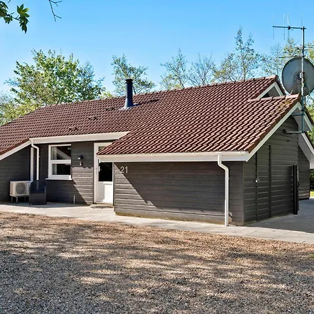 Beach Front Home In Hemmet With Wifi 펜션 *