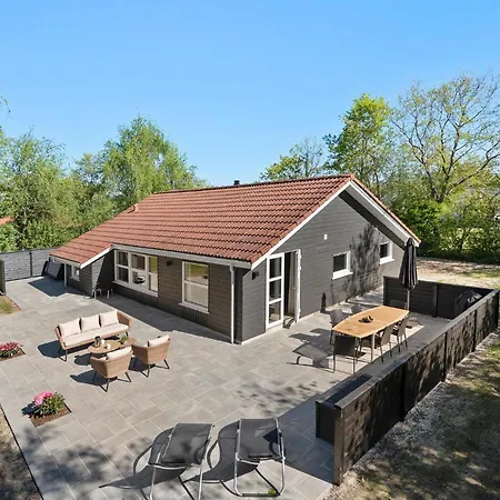Holiday home Cozy In Hemmet With Kitchen Falen