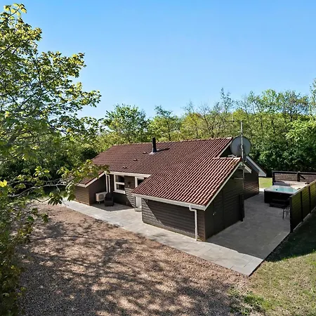 Three-bedroom In Hemmet Hemmet