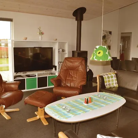 Beach Front Home In Hemmet With Wifi *