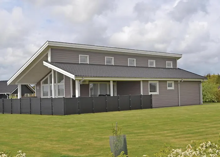 Holiday home Three-bedroom In Hemmet