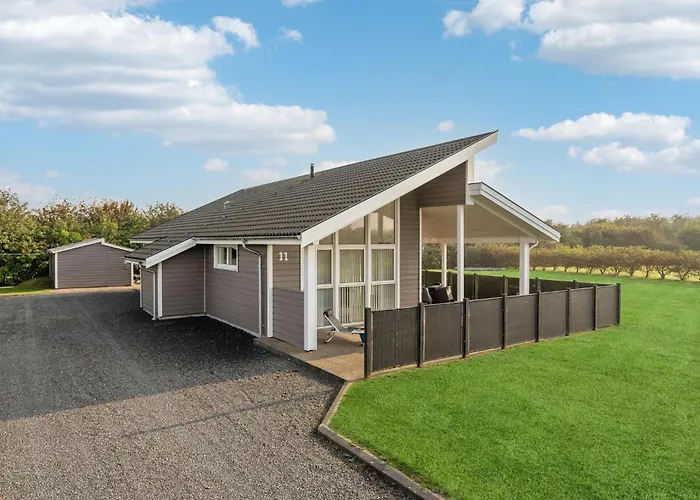 Holiday home Three-bedroom In