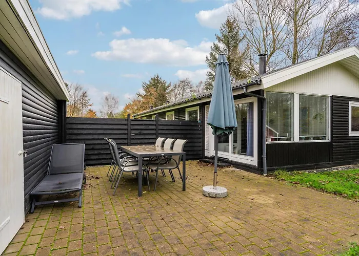 Three-bedroom In Holiday home *