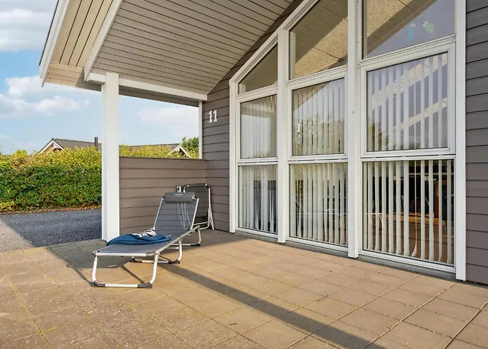 Three-bedroom In Holiday home