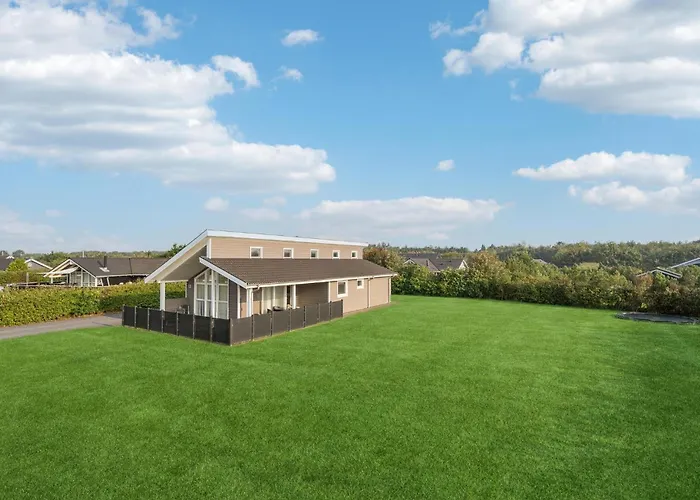 Three-bedroom In Holiday home *