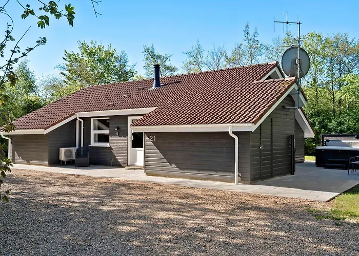 Three-bedroom In Holiday home *