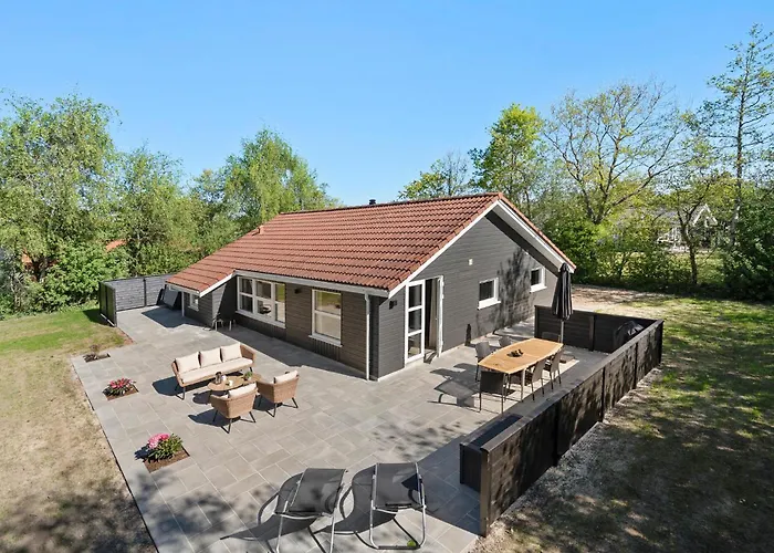 Holiday home Three-bedroom In Hemmet