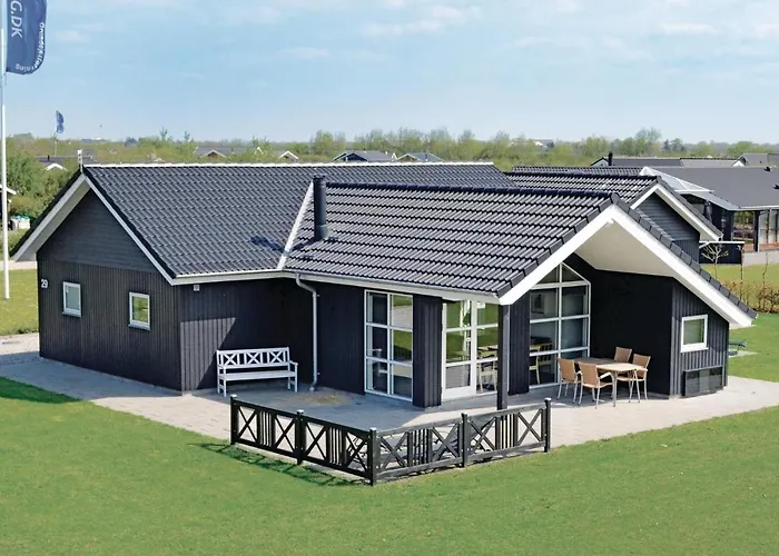 Holiday home Three-bedroom In