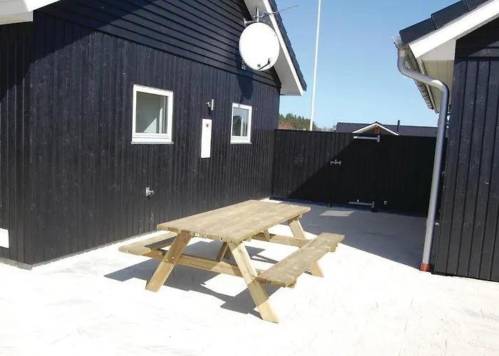 Three-bedroom In Holiday home Hemmet