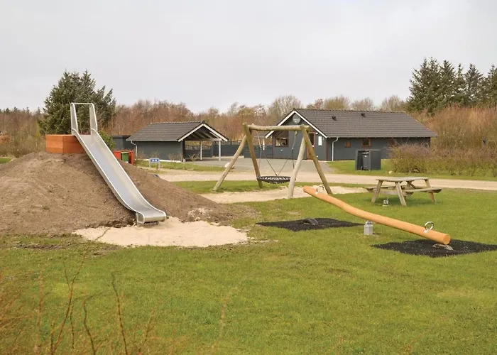 Holiday home Three-bedroom In