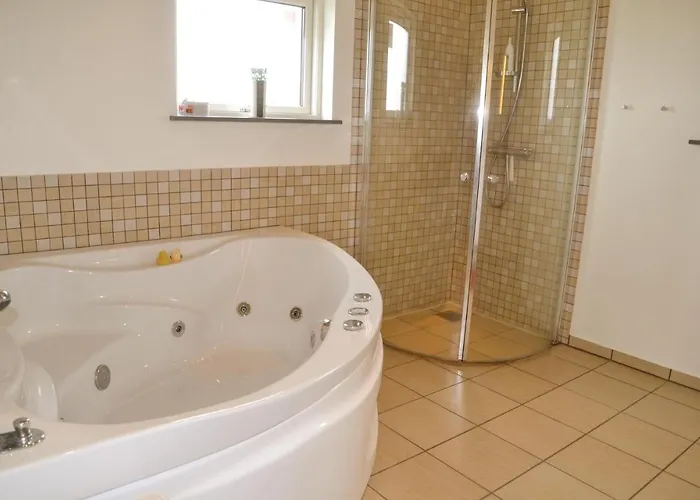 Three-bedroom In Holiday home *